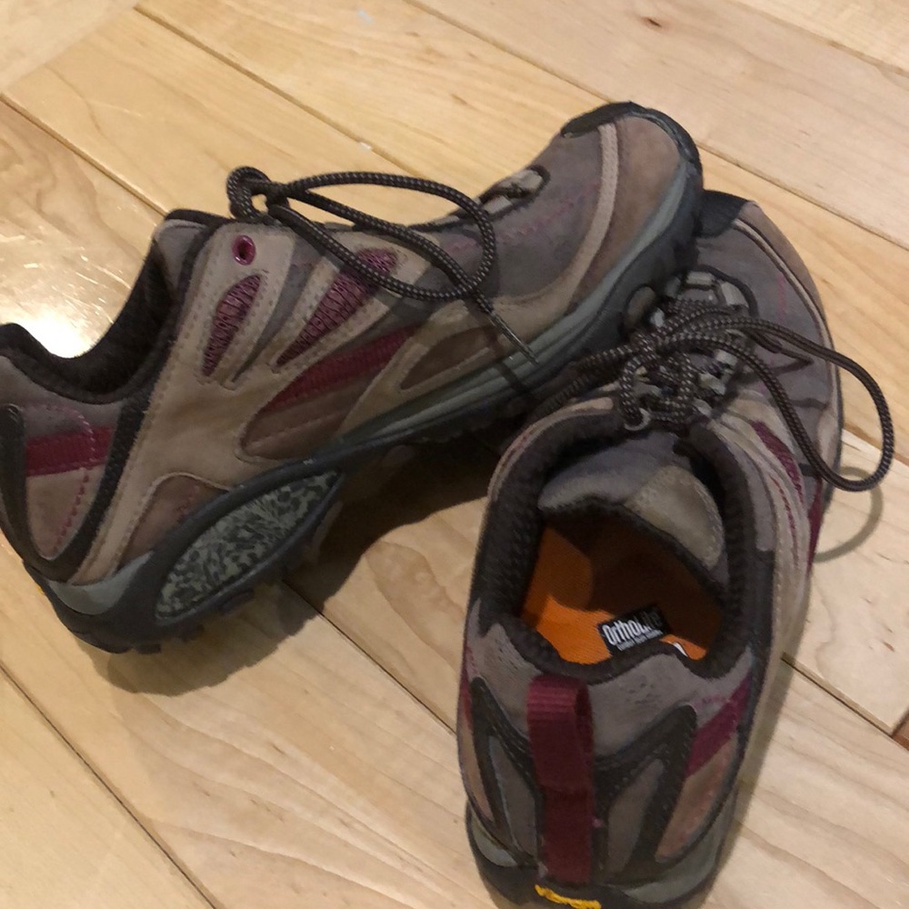 Merrell womens/girls hiking/tennis shoe